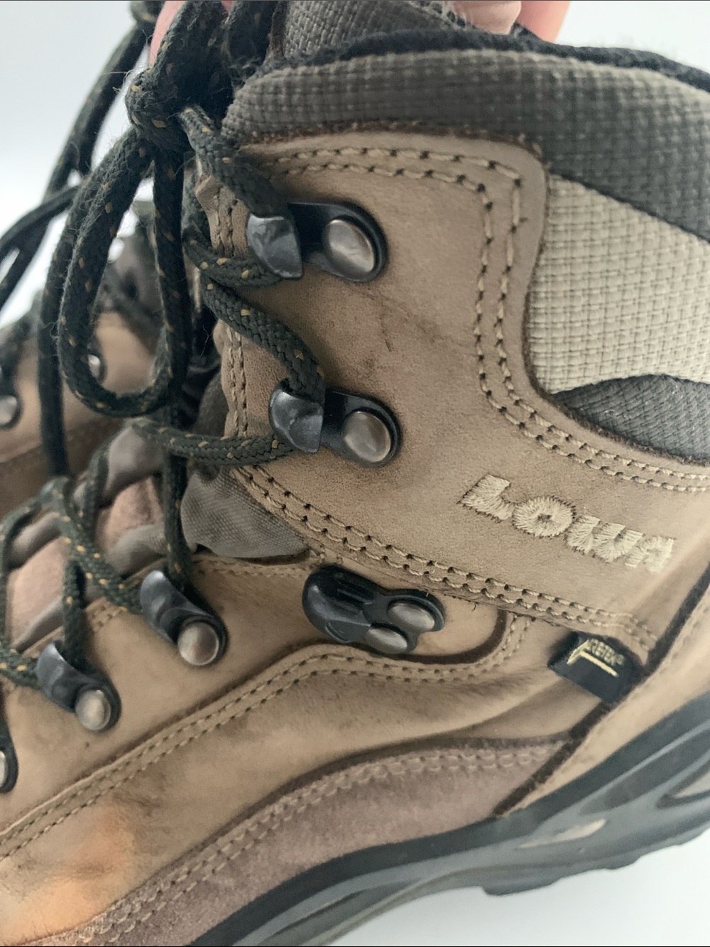 Lowa women’s Hiking, Rugged Boots Waterproof  7 Tan and Black women's 7